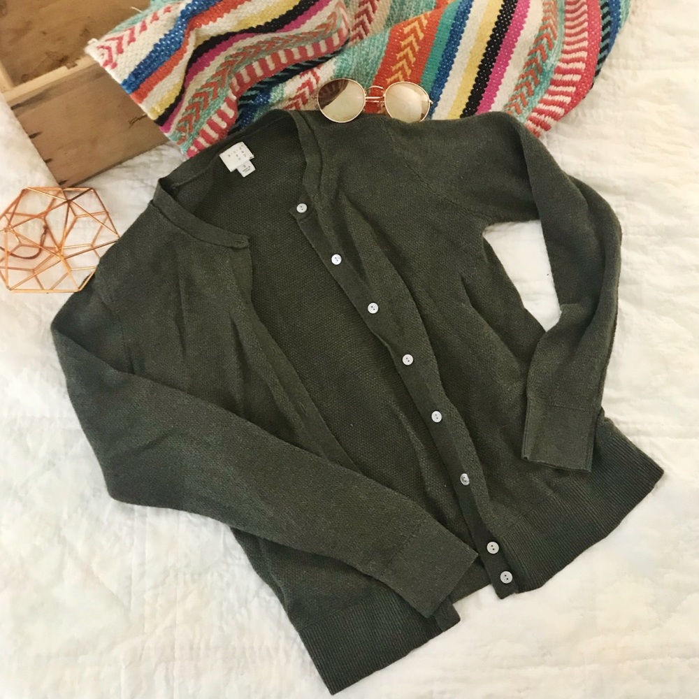 olive green lightweight cardigan ✨